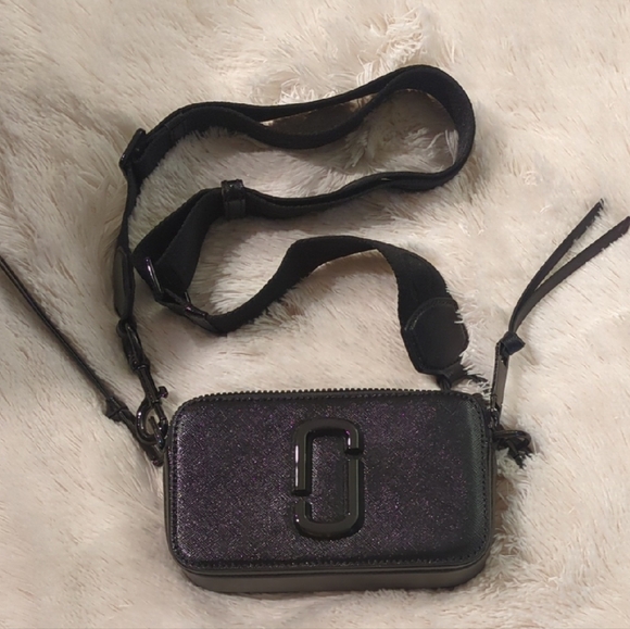 Marc Jacobs Handbags - Marc Jacobs Black Crossbody Bag